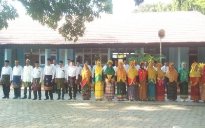 Civitas Akademik SMKS PURUHITA SURABAYA Melaksanakan Upacara Peringatan Hari Sumpah Pemuda